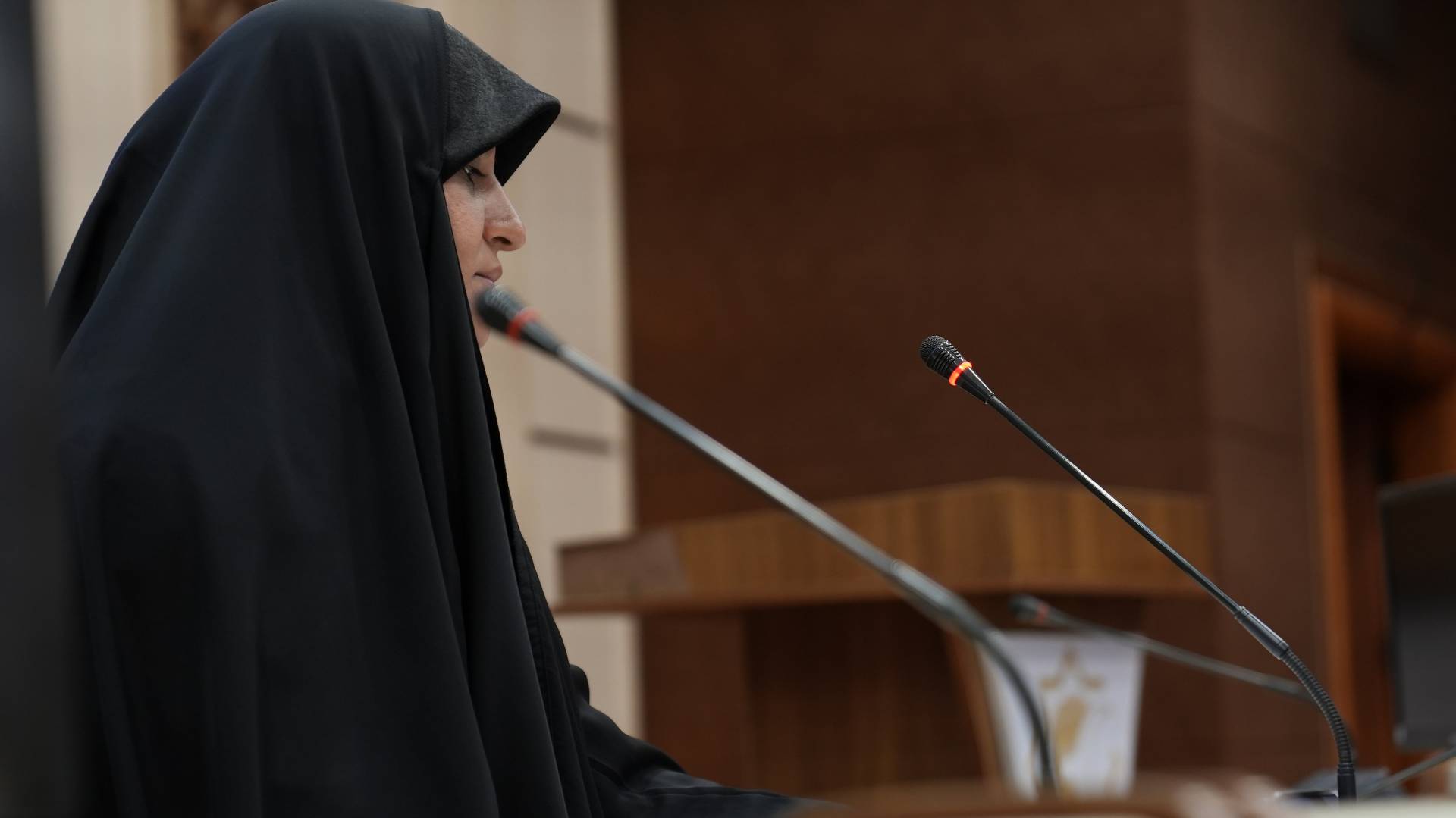 در ادامه فرآیند پذیرش دانشجویان بعد از تحویل مدارک به منظور شرکت در جلسه ی افتتاحیه و توجیهی در سالن شهید سلیمانی حضور یافتند.